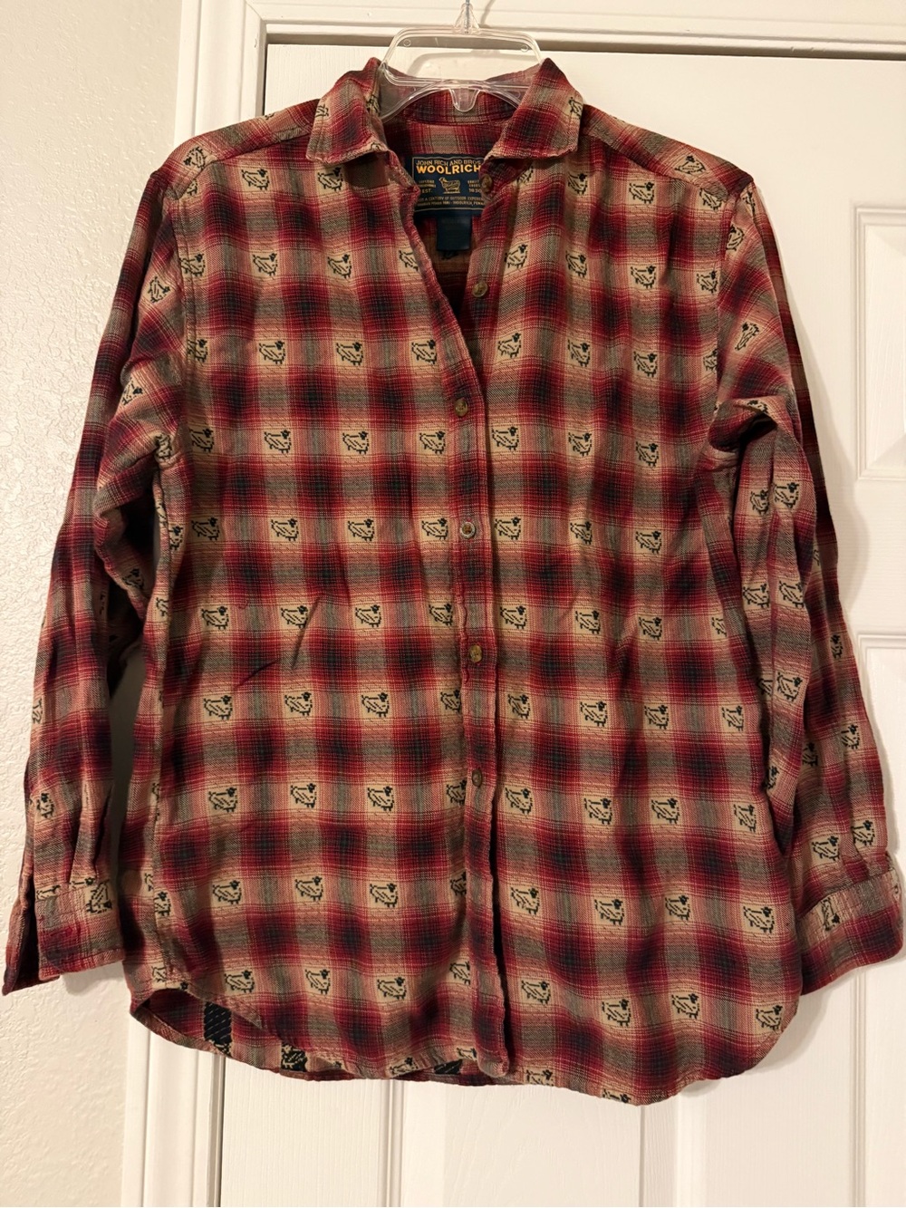 Woolrich Vintage  Red and Cream Plaid Long Sleeve Button Shirt Sheep Pattern